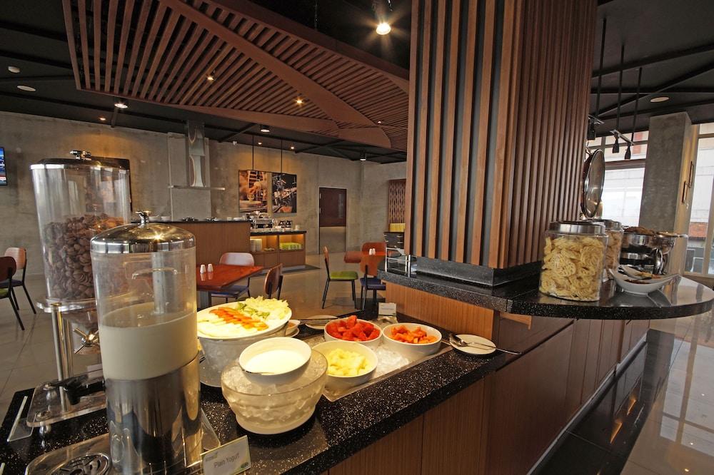 Primebiz Tegal Hotel Luaran gambar